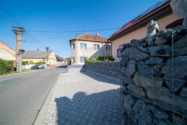 parkování před domem [4/38]